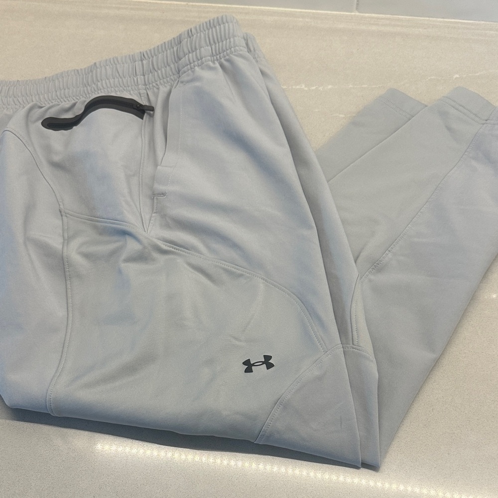 Under Armour Women’s Light Gray Ankle Pants